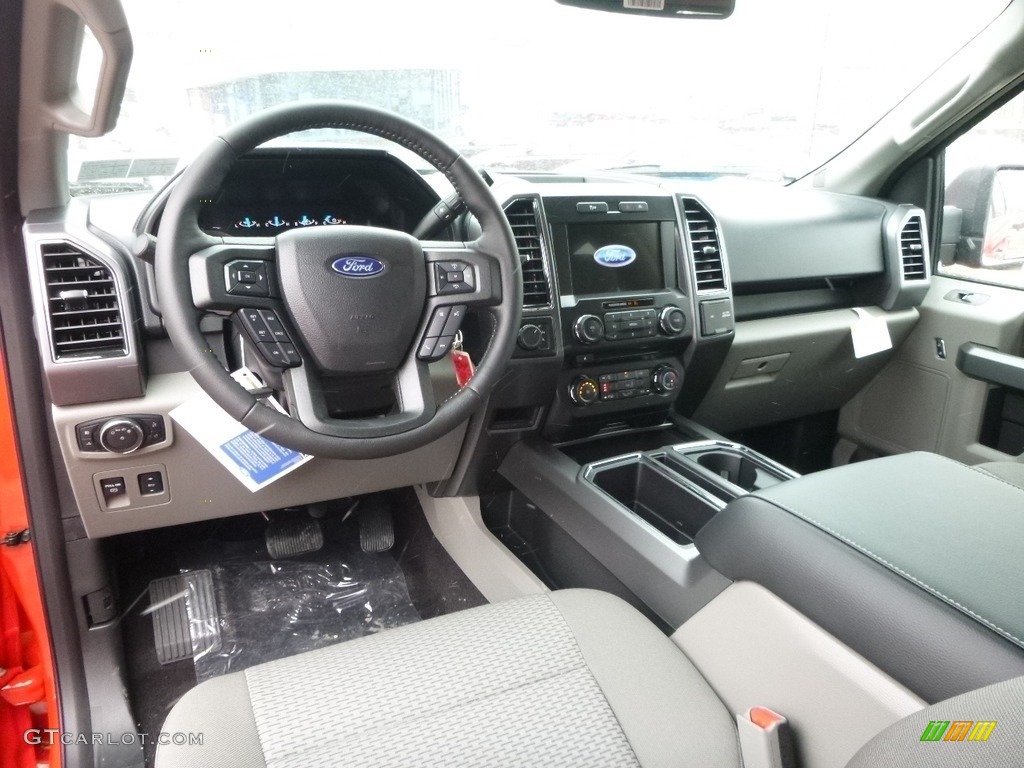 2017 F150 XLT SuperCrew 4x4 - Race Red / Earth Gray photo #12