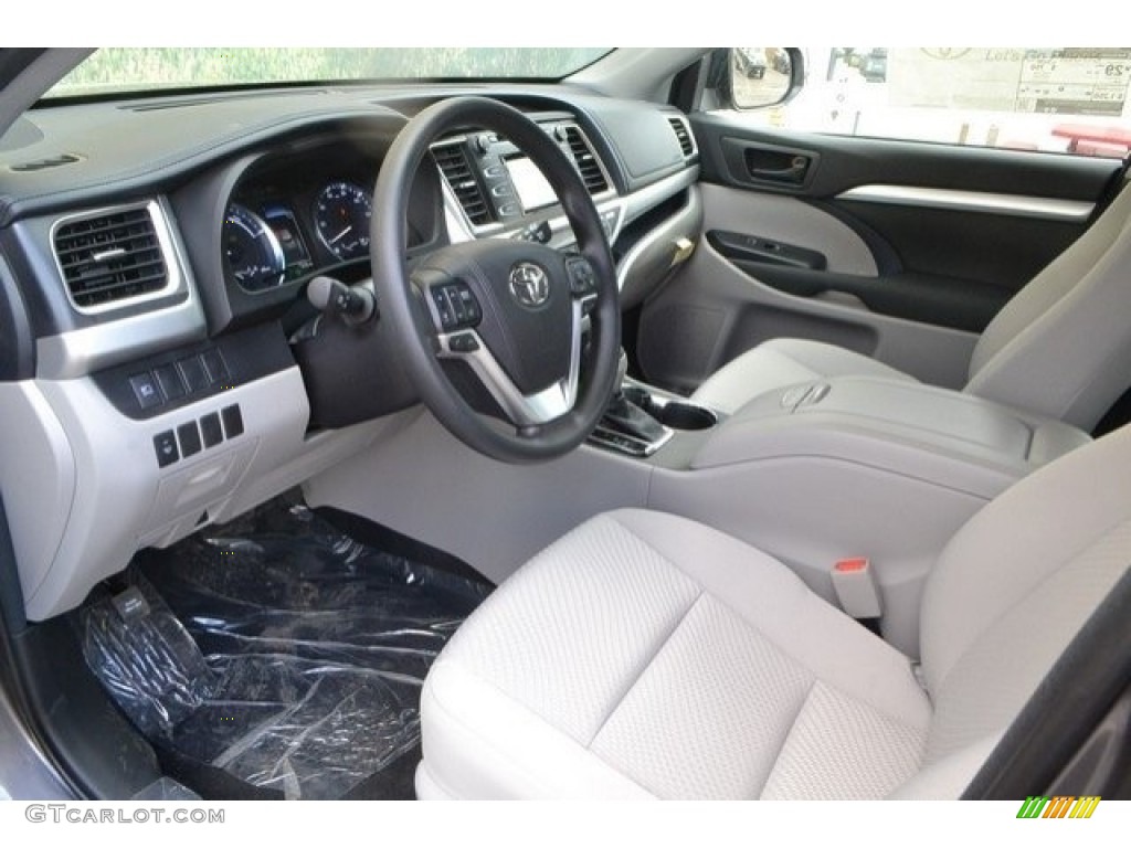 Ash Interior 2017 Toyota Highlander Hybrid LE AWD Photo #119264086