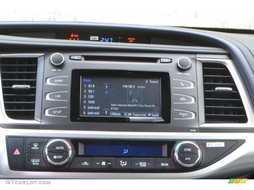 2017 Toyota Highlander Hybrid LE AWD Controls Photo #119264110