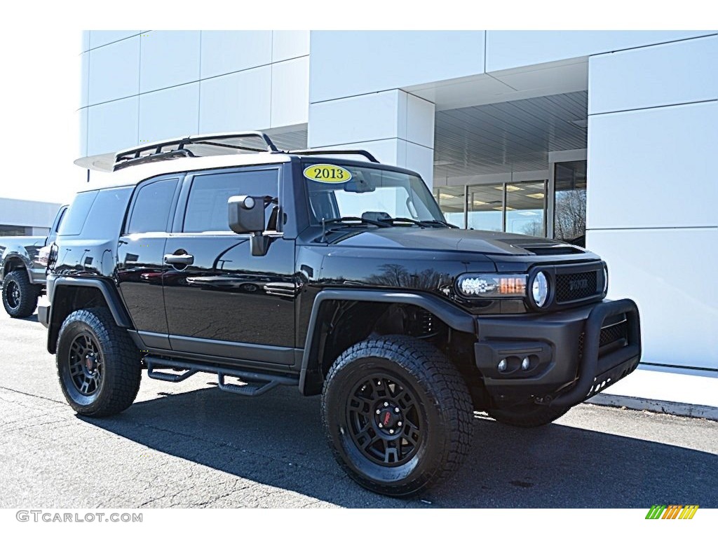 Black Toyota FJ Cruiser