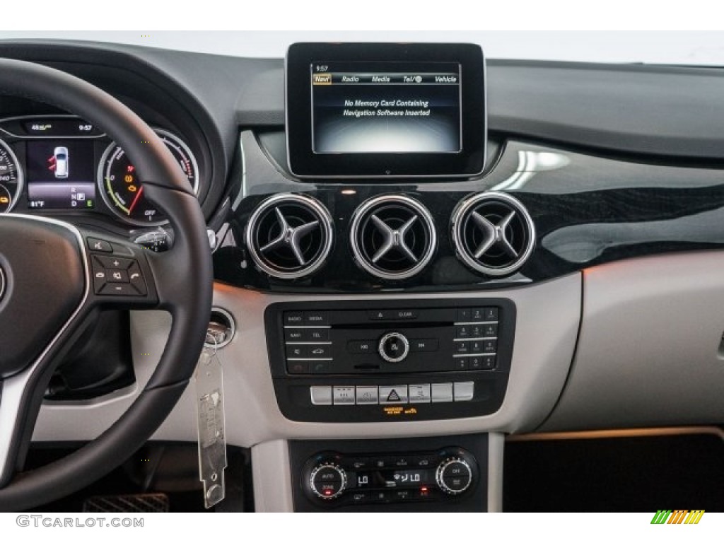 2017 Mercedes-Benz B 250e Controls Photo #119269942