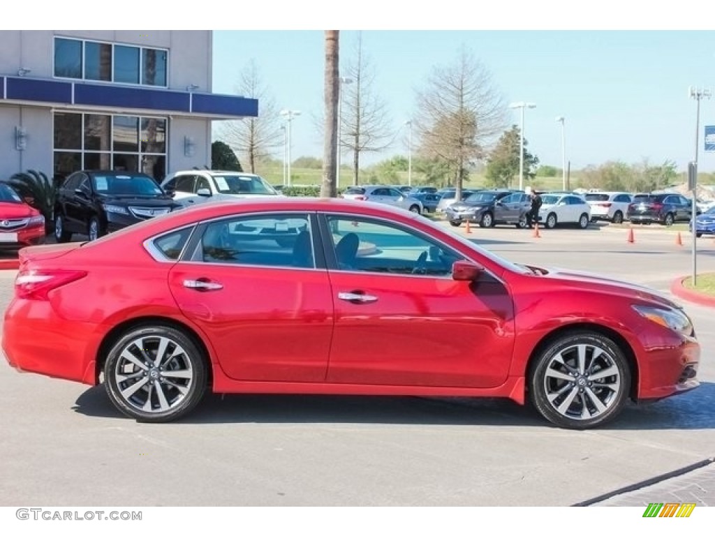 2016 Altima 2.5 SR - Cayenne Red / Charcoal photo #8