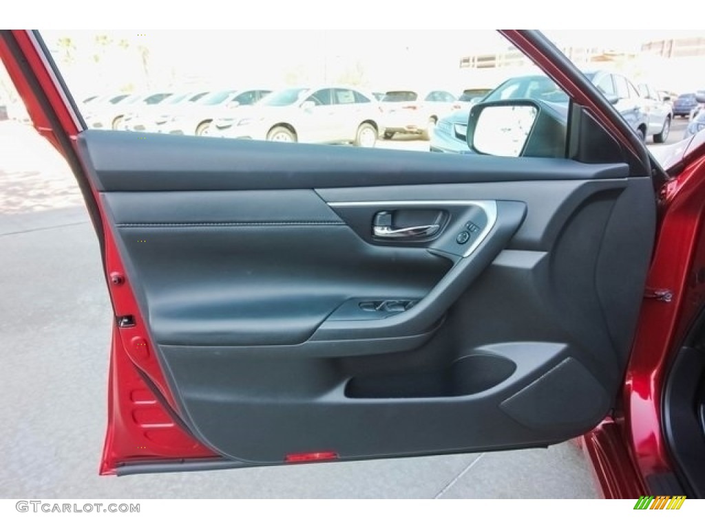 2016 Altima 2.5 SR - Cayenne Red / Charcoal photo #15