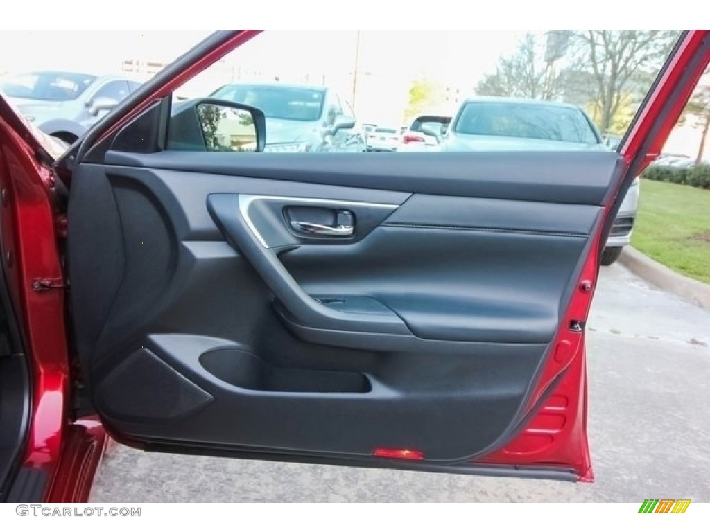 2016 Altima 2.5 SR - Cayenne Red / Charcoal photo #23