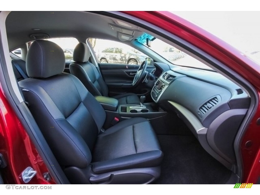 2016 Altima 2.5 SR - Cayenne Red / Charcoal photo #24