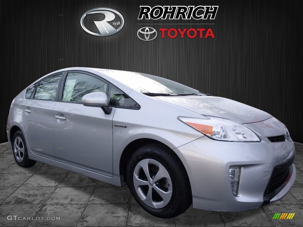 2015 Prius Two Hybrid - Classic Silver Metallic / Dark Gray photo #1