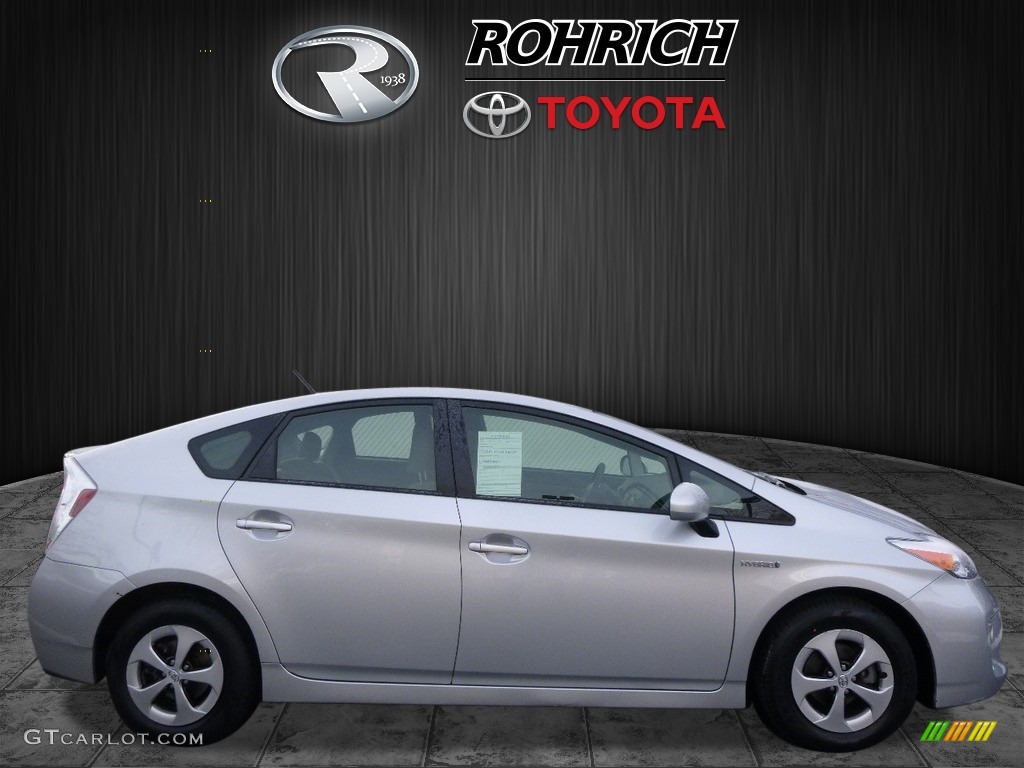 2015 Prius Two Hybrid - Classic Silver Metallic / Dark Gray photo #2