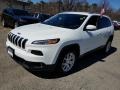Bright White - Cherokee Latitude Photo No. 3