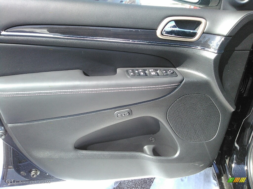 2017 Grand Cherokee Overland 4x4 - Diamond Black Crystal Pearl / Black photo #3