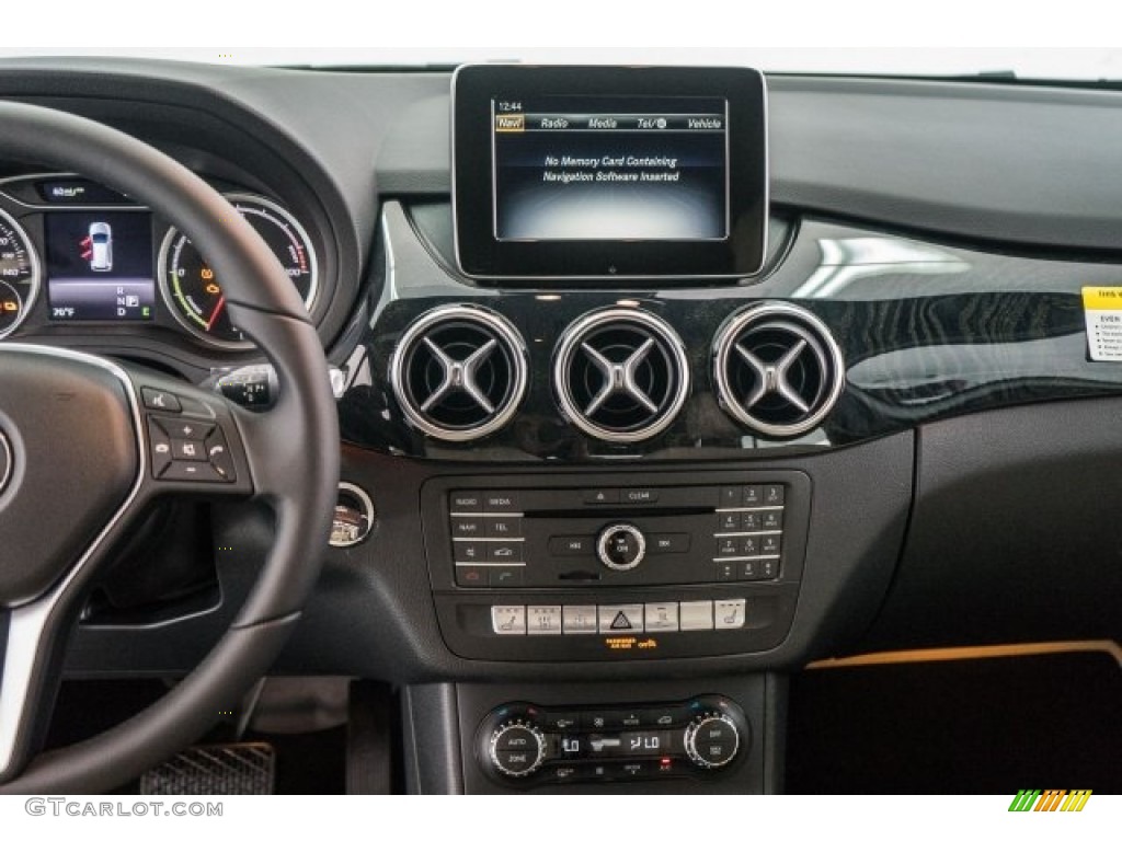 2017 Mercedes-Benz B 250e Controls Photos