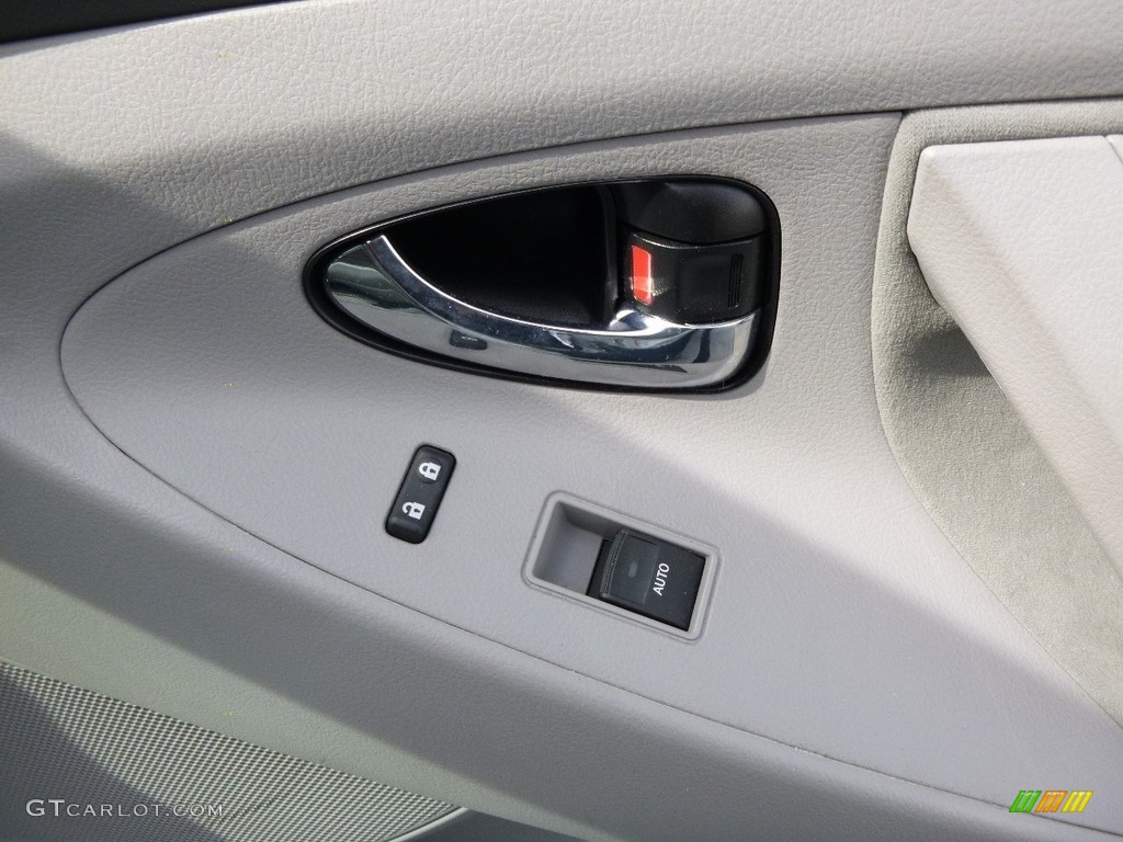 2010 Camry LE - Super White / Ash Gray photo #10