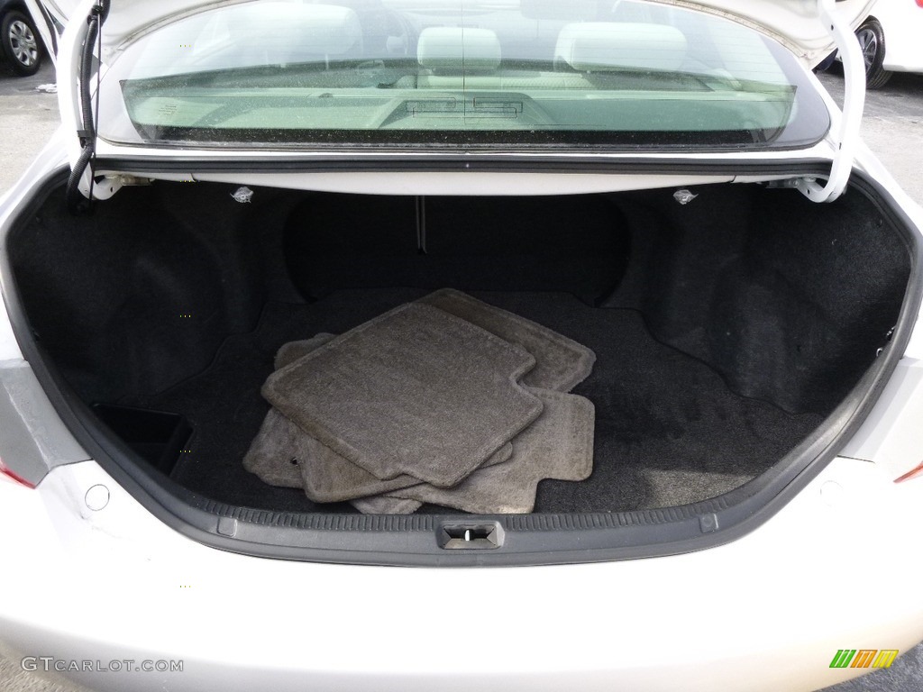 2010 Camry LE - Super White / Ash Gray photo #16