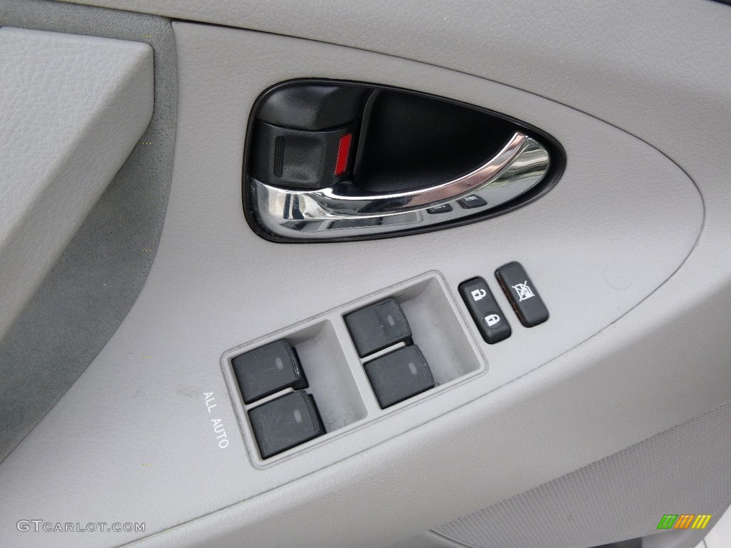 2010 Camry LE - Super White / Ash Gray photo #17