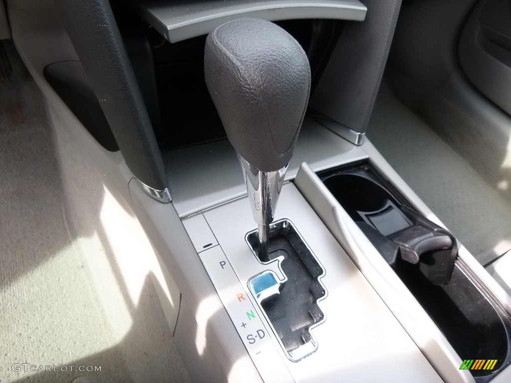 2010 Camry LE - Super White / Ash Gray photo #20