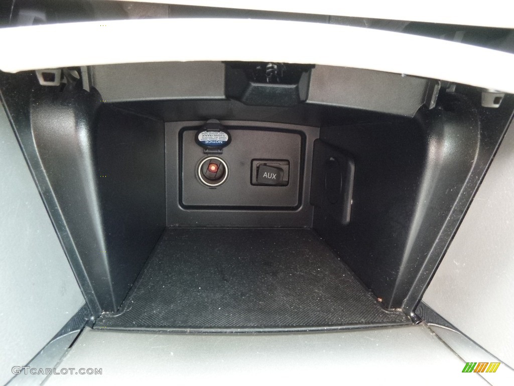 2010 Camry LE - Super White / Ash Gray photo #22