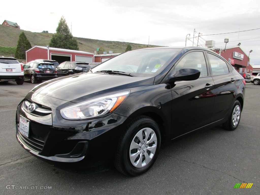 2016 Accent SE Sedan - Ultra Black / Gray photo #3