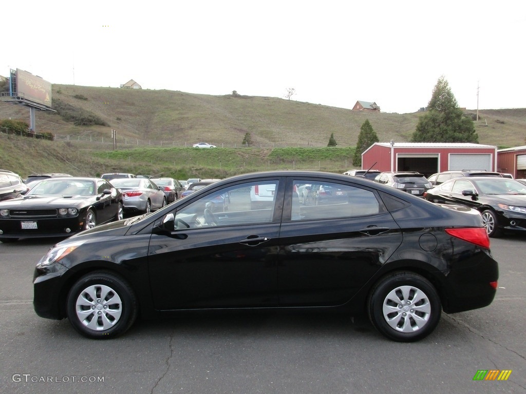 2016 Accent SE Sedan - Ultra Black / Gray photo #4