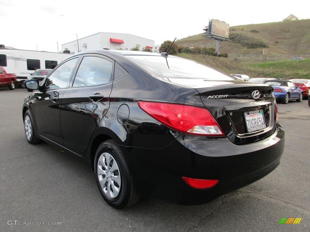 2016 Accent SE Sedan - Ultra Black / Gray photo #5