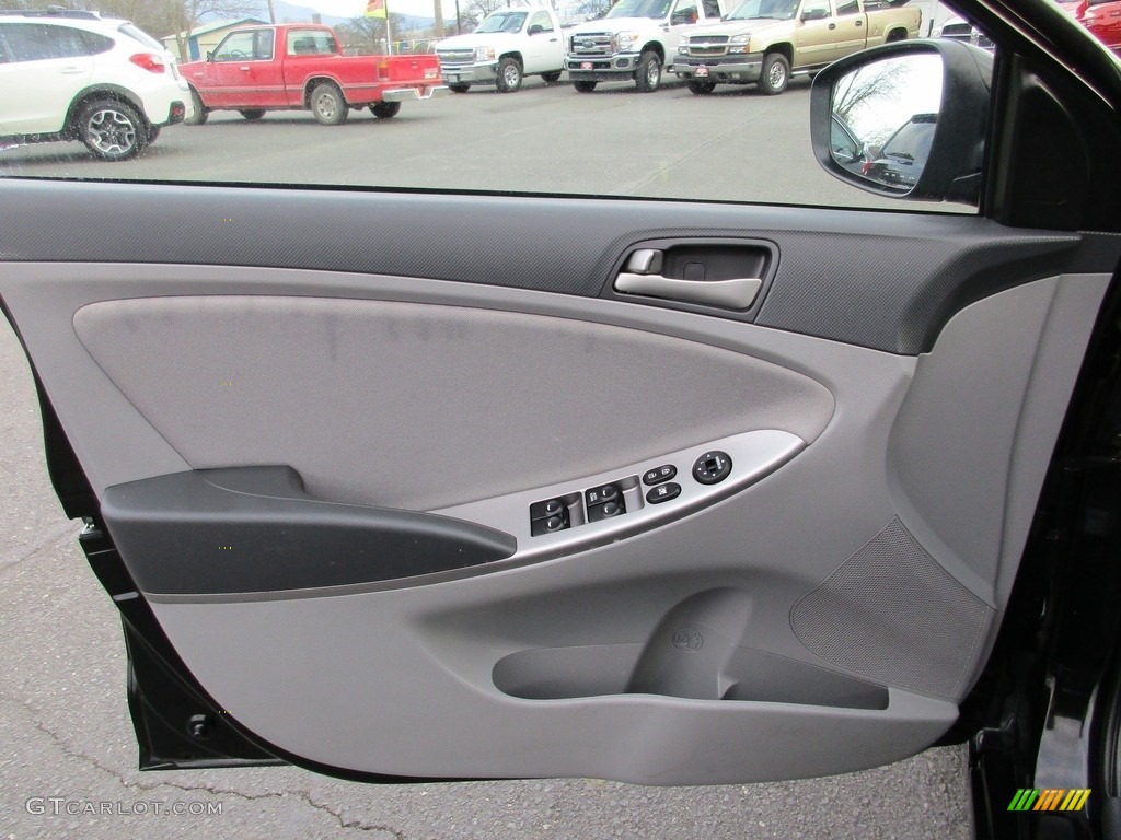 2016 Accent SE Sedan - Ultra Black / Gray photo #9