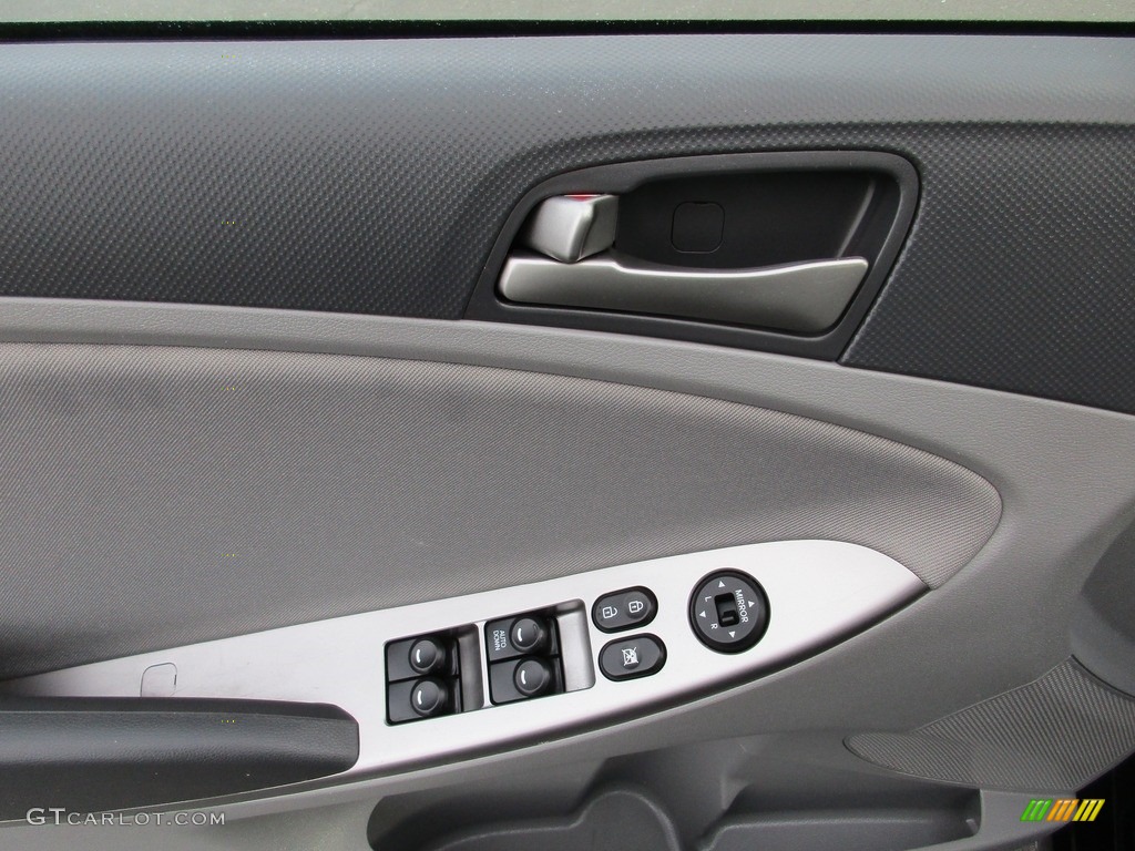 2016 Accent SE Sedan - Ultra Black / Gray photo #10