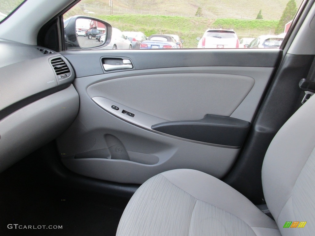 2016 Accent SE Sedan - Ultra Black / Gray photo #16