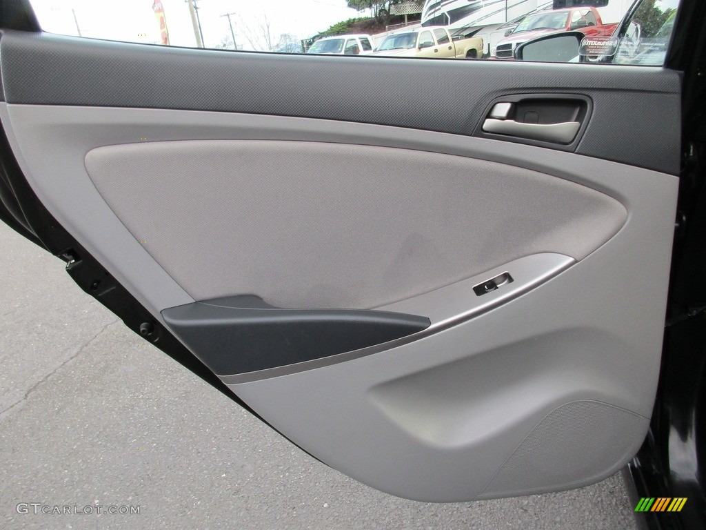 2016 Accent SE Sedan - Ultra Black / Gray photo #23