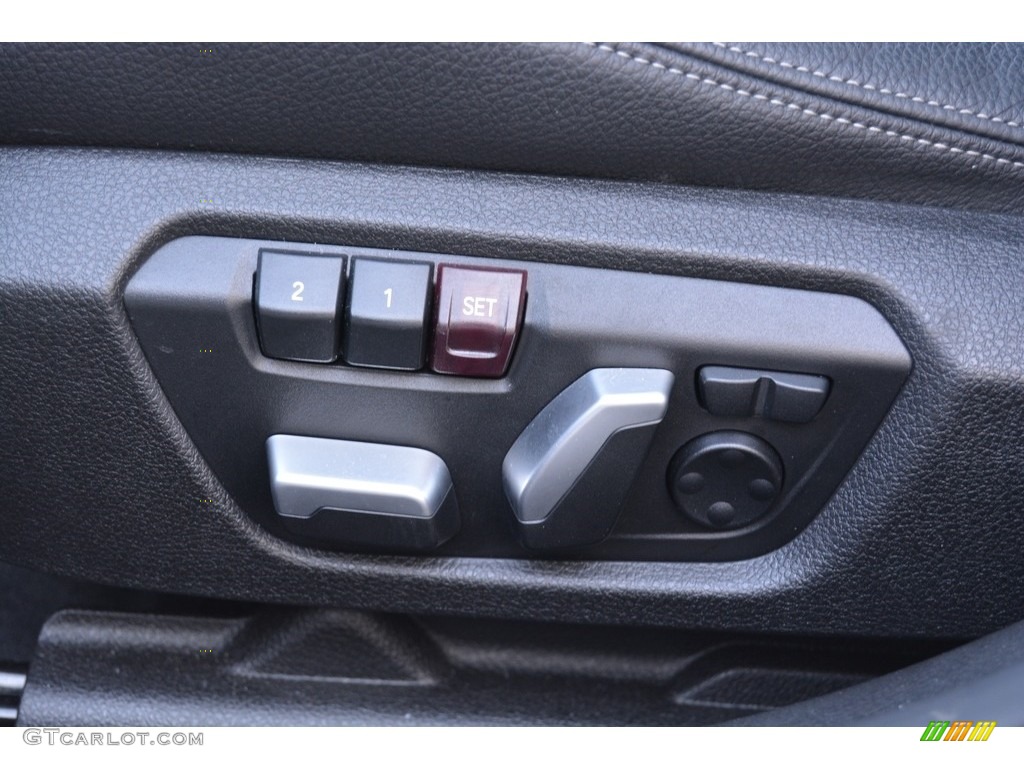 2017 3 Series 330i xDrive Sedan - Glacier Silver Metallic / Black photo #12