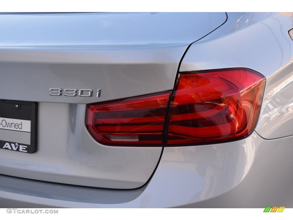 2017 3 Series 330i xDrive Sedan - Glacier Silver Metallic / Black photo #23