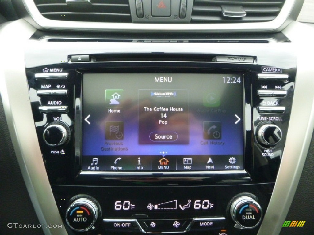 2017 Nissan Murano SL AWD Controls Photos