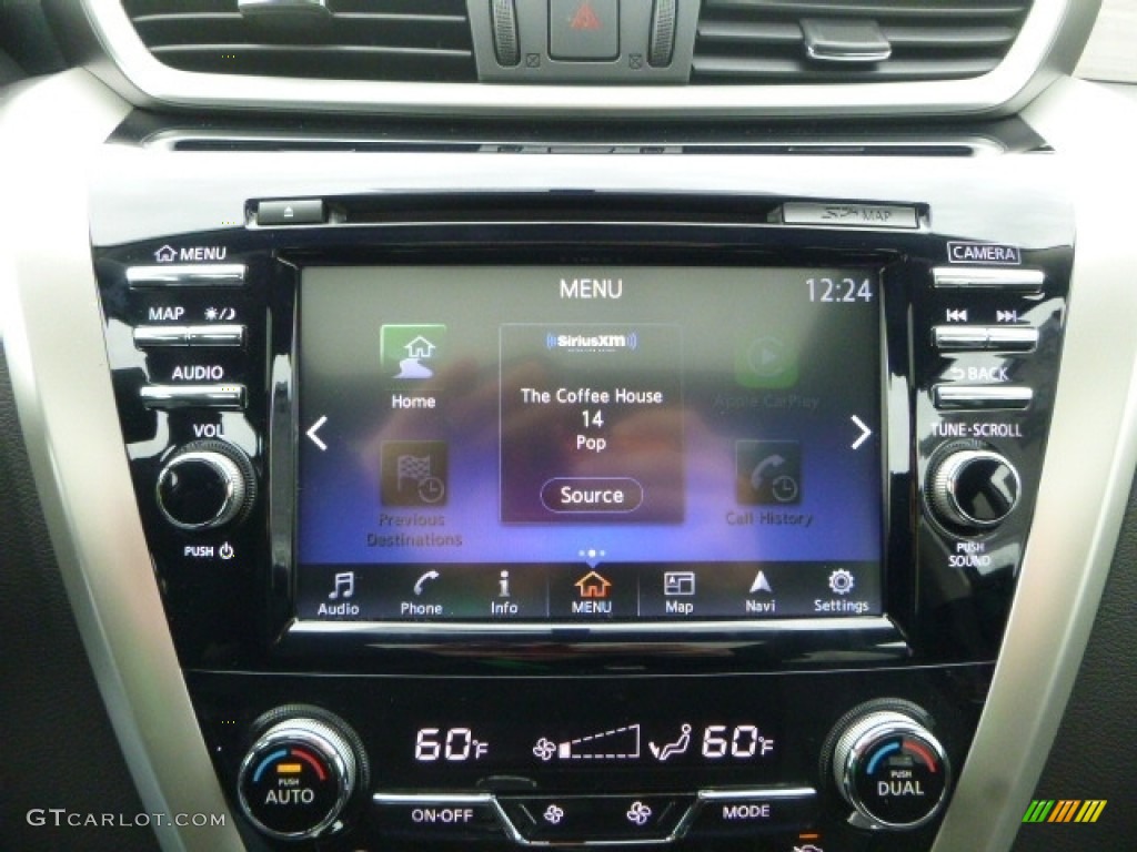 2017 Nissan Murano SL AWD Controls Photos