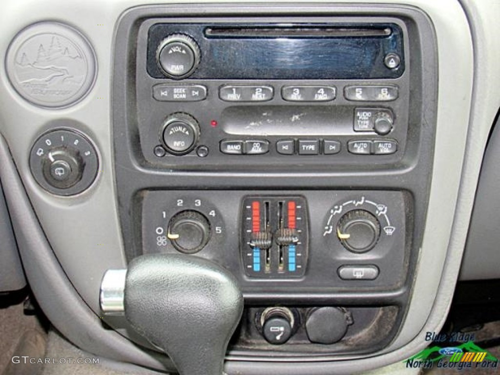 2005 TrailBlazer EXT LS - Emerald Jewel Green Metallic / Light Gray photo #24