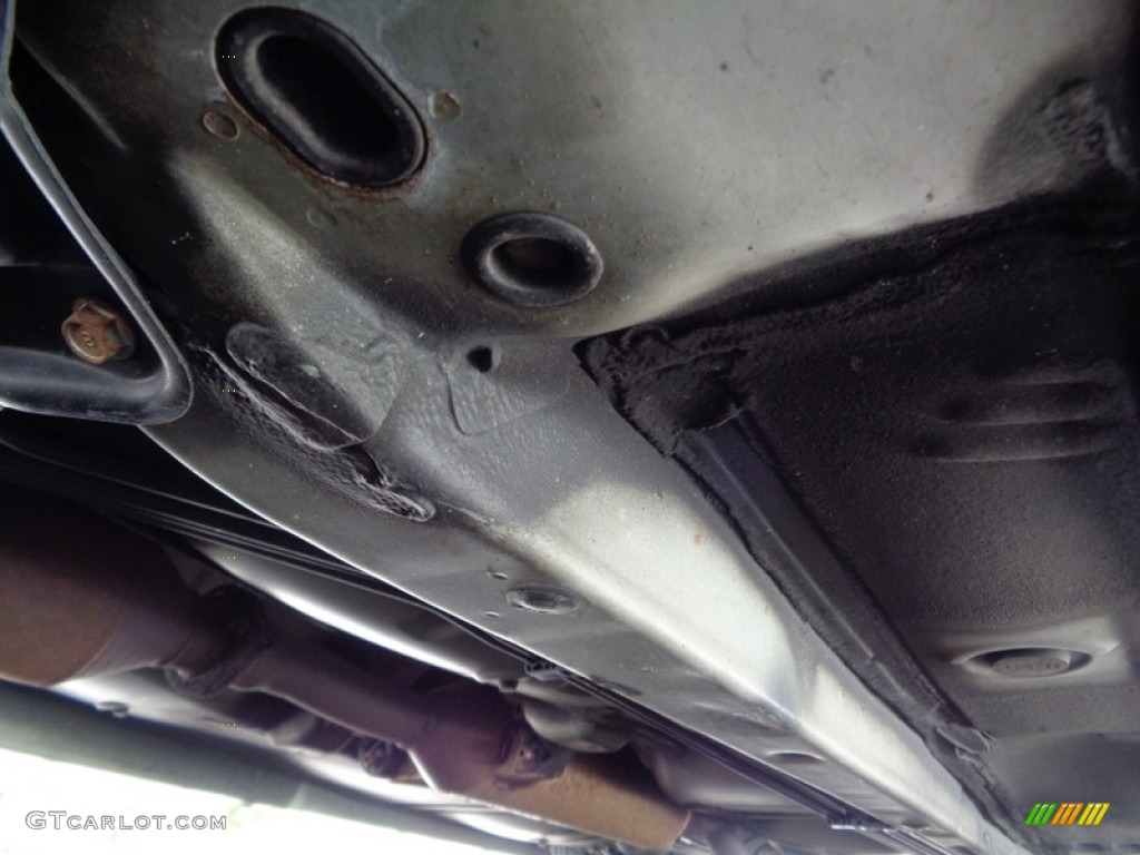2006 Lexus ES 330 Undercarriage Photos