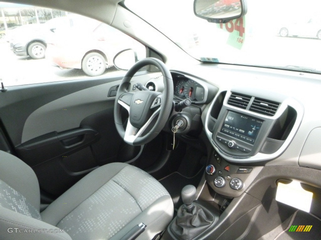 2017 Sonic LS Sedan - Silver Ice Metallic / Jet Black/Dark Titanium photo #4