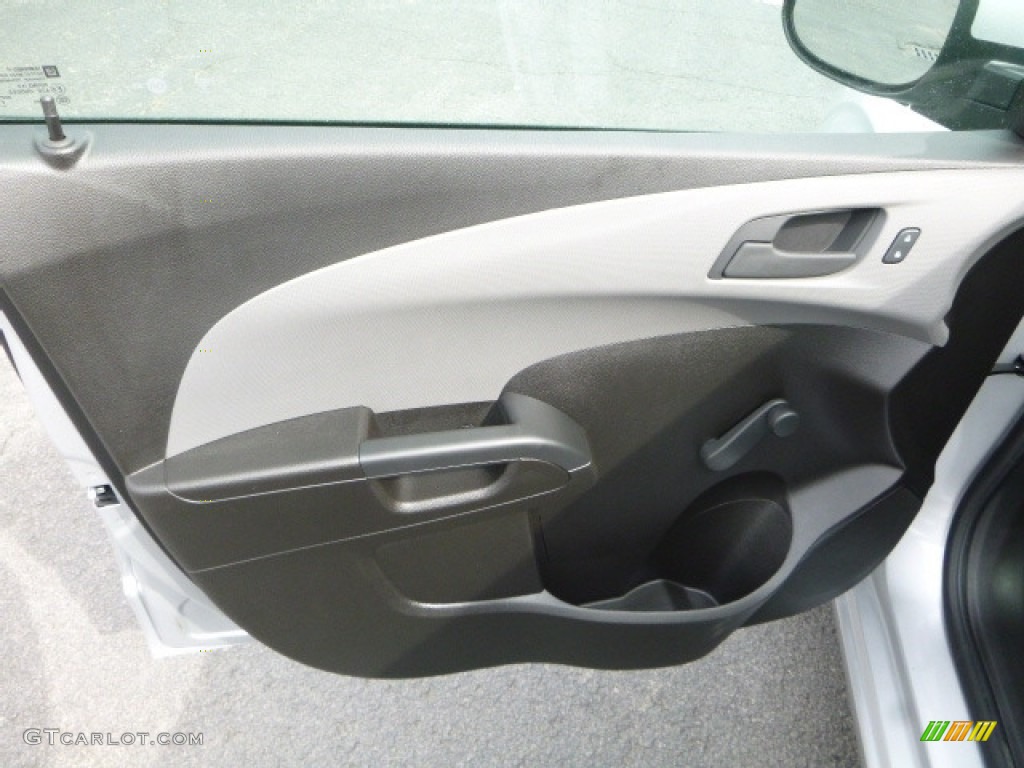 2017 Sonic LS Sedan - Silver Ice Metallic / Jet Black/Dark Titanium photo #15