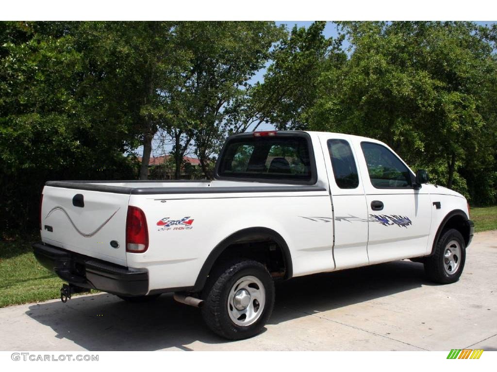 2003 F150 XL SuperCab 4x4 - Oxford White / Medium Graphite Grey photo #11