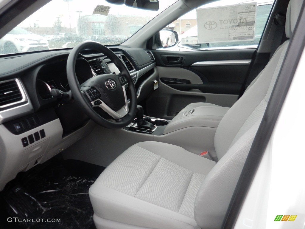 Ash Interior 2017 Toyota Highlander LE Photo #119344610