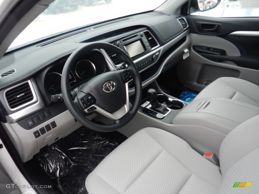 Ash Interior 2017 Toyota Highlander LE Photo #119344635