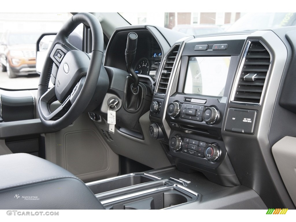 2017 F150 XLT SuperCrew 4x4 - Lightning Blue / Earth Gray photo #11