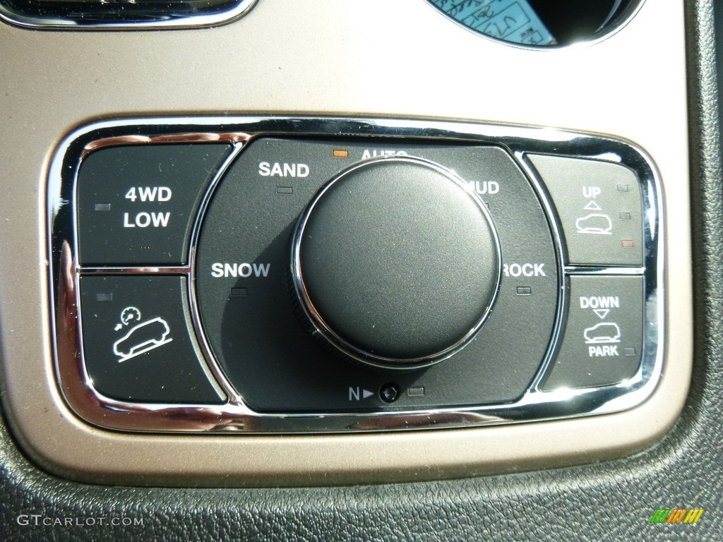 2017 Grand Cherokee Overland 4x4 - Bright White / Black photo #17