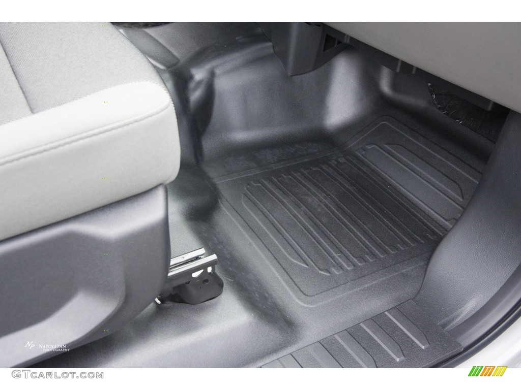 2017 F150 XL SuperCab 4x4 - Ingot Silver / Earth Gray photo #9