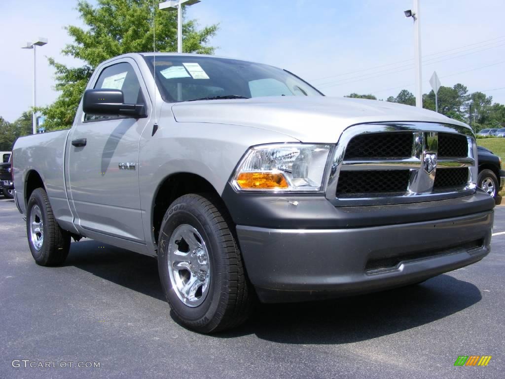 2009 Ram 1500 ST Regular Cab - Bright Silver Metallic / Dark Slate/Medium Graystone photo #4