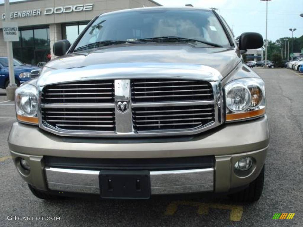 2006 Ram 1500 Laramie Quad Cab 4x4 - Light Khaki Metallic / Khaki Beige photo #8