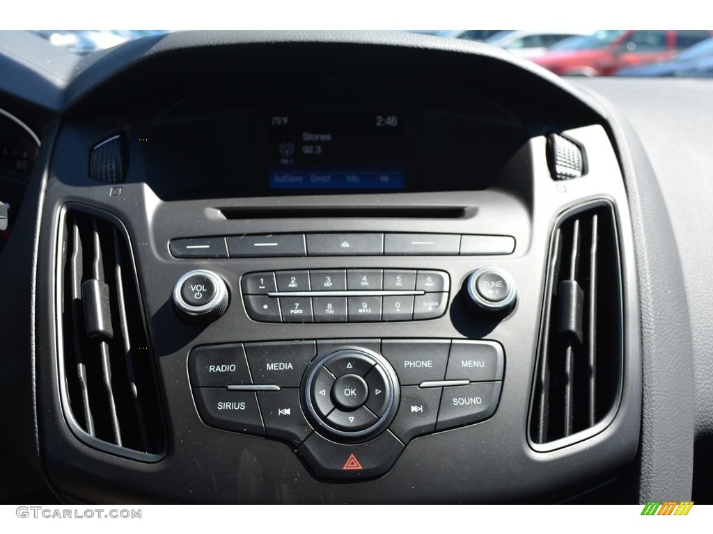 2017 Ford Focus SE Hatch Controls Photo #119352552