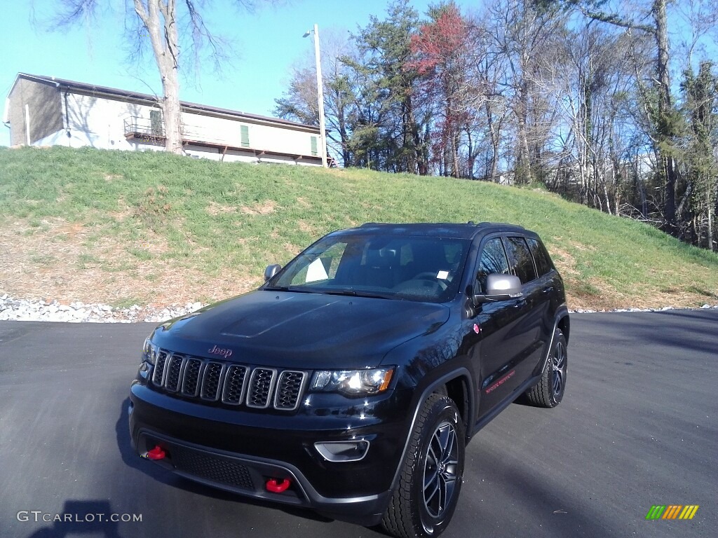 2017 Grand Cherokee Trailhawk 4x4 - Diamond Black Crystal Pearl / Black photo #2