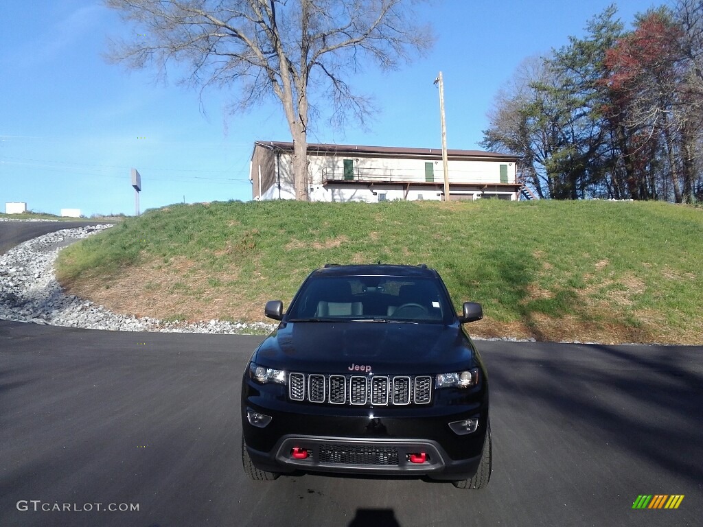 2017 Grand Cherokee Trailhawk 4x4 - Diamond Black Crystal Pearl / Black photo #3