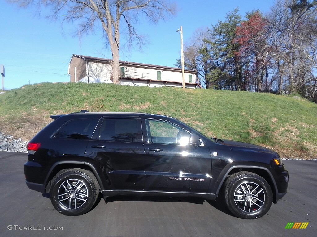 2017 Grand Cherokee Trailhawk 4x4 - Diamond Black Crystal Pearl / Black photo #6