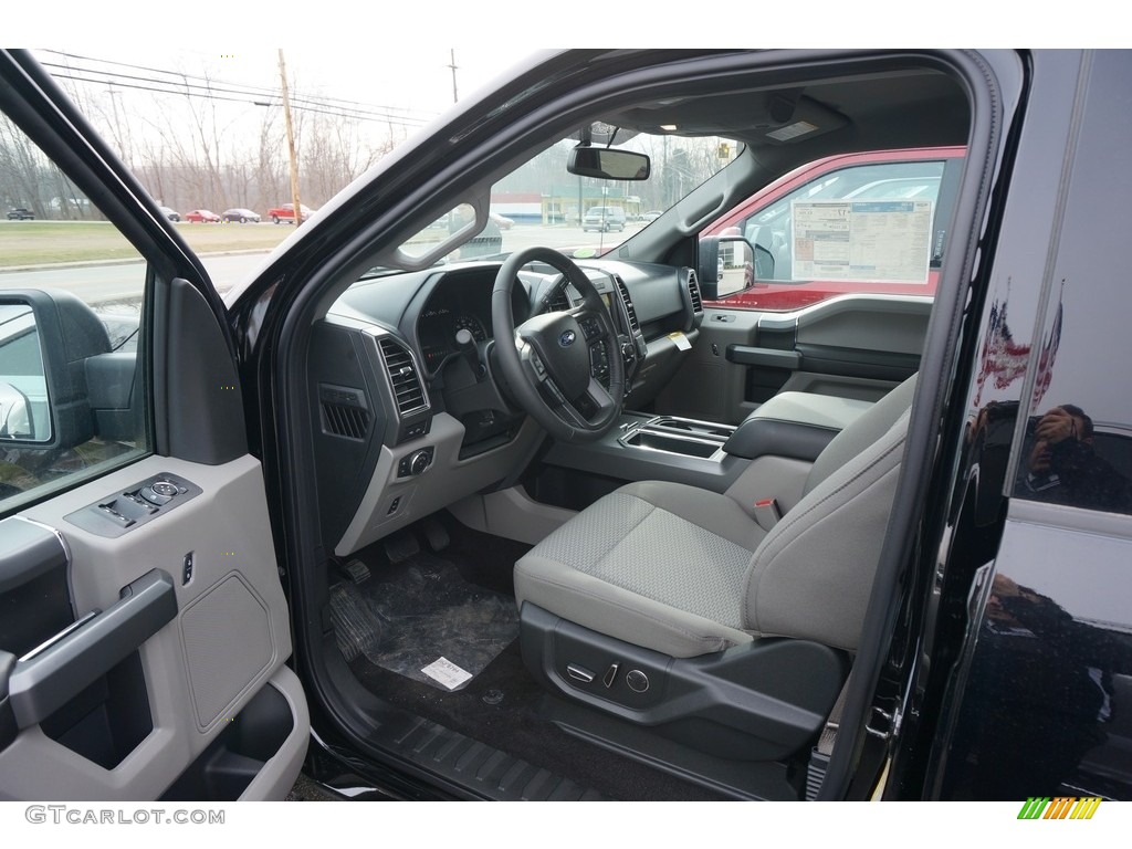 Earth Gray Interior 2017 Ford F150 XLT SuperCrew 4x4 Photo #119362459