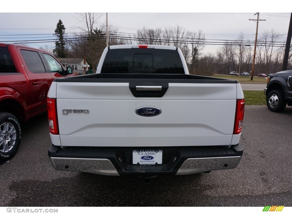 2017 F150 XLT SuperCrew 4x4 - Oxford White / Earth Gray photo #3