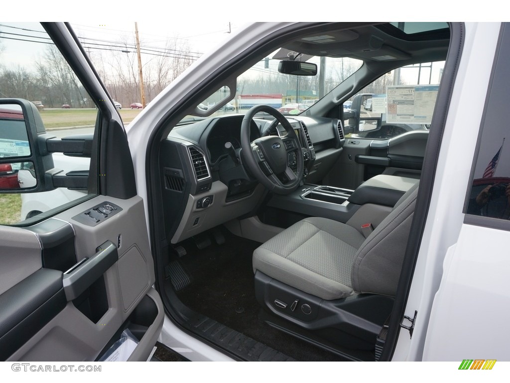 2017 F150 XLT SuperCrew 4x4 - Oxford White / Earth Gray photo #4