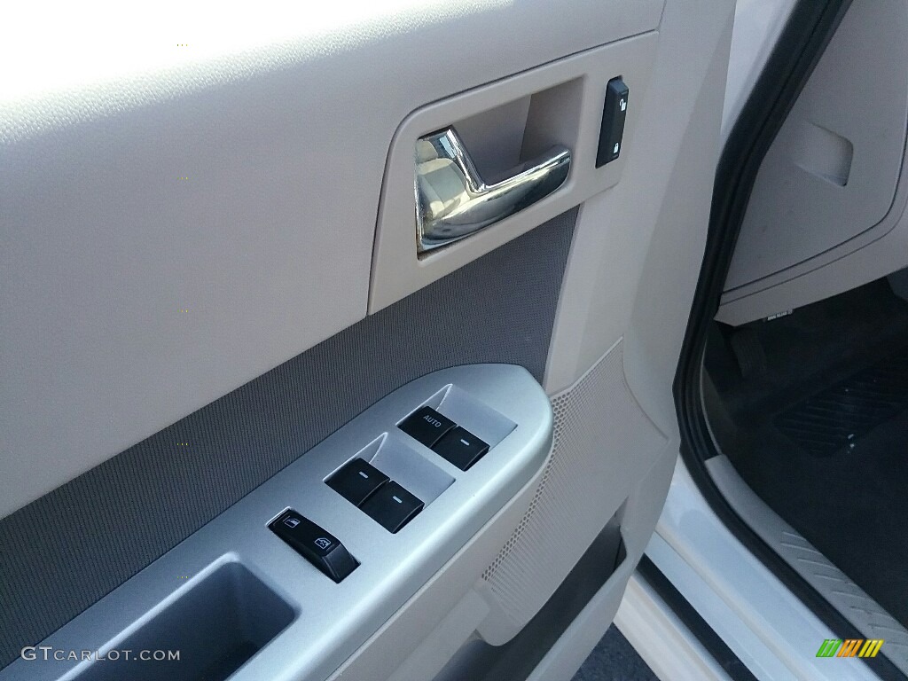 2010 Mariner V6 4WD - White Suede / Black photo #19